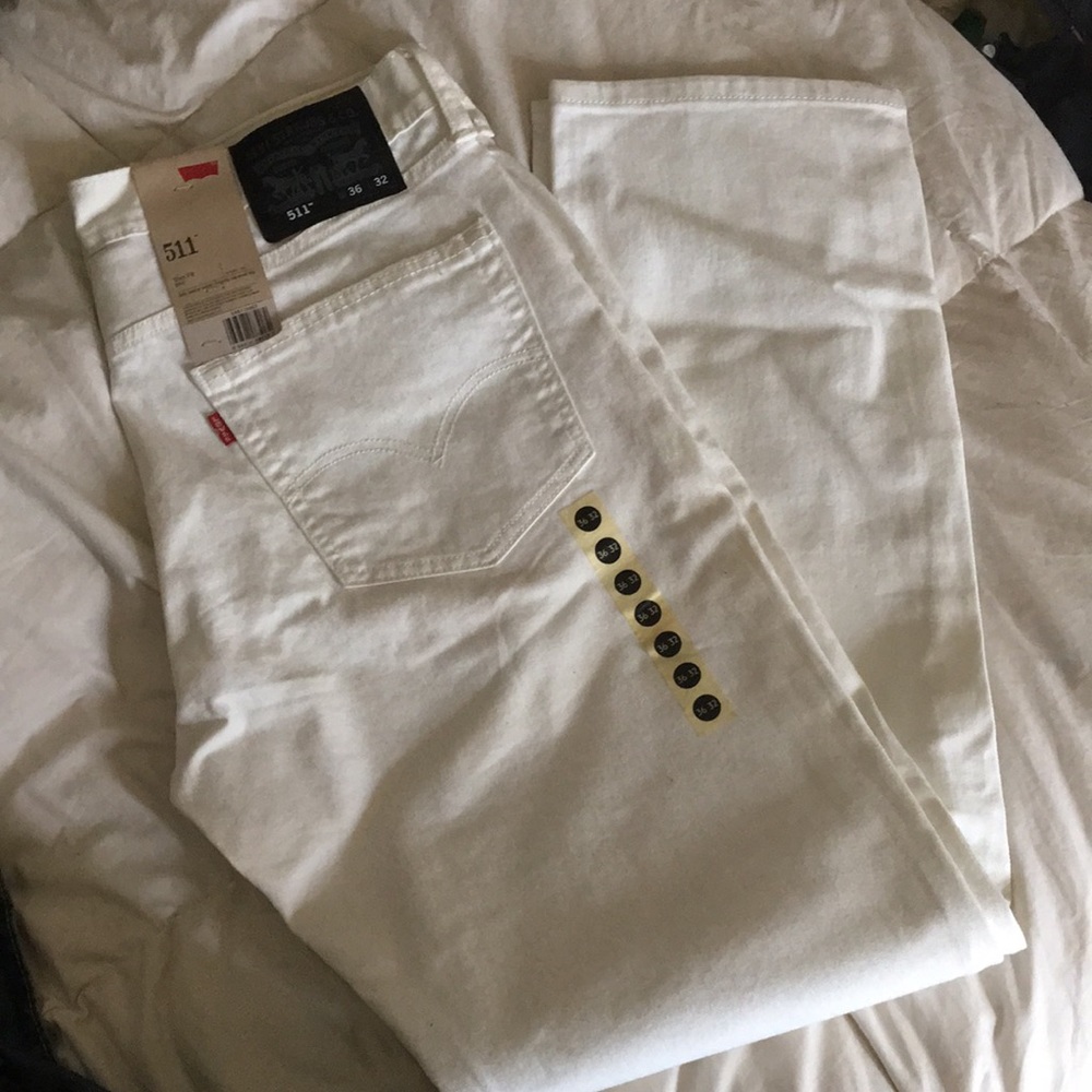 White denim Levi’s 511 slim fit